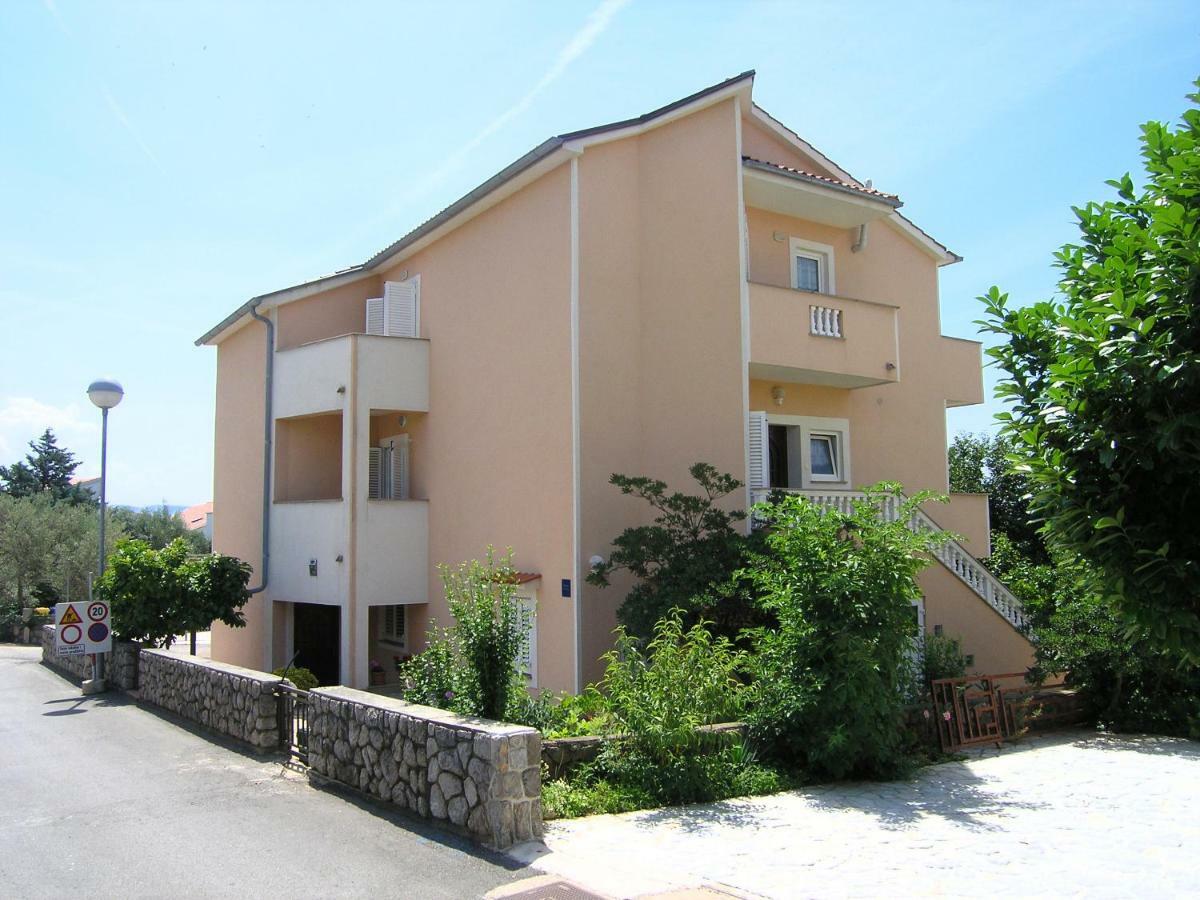 Appartamento Apartman Juric Krk Town Esterno foto