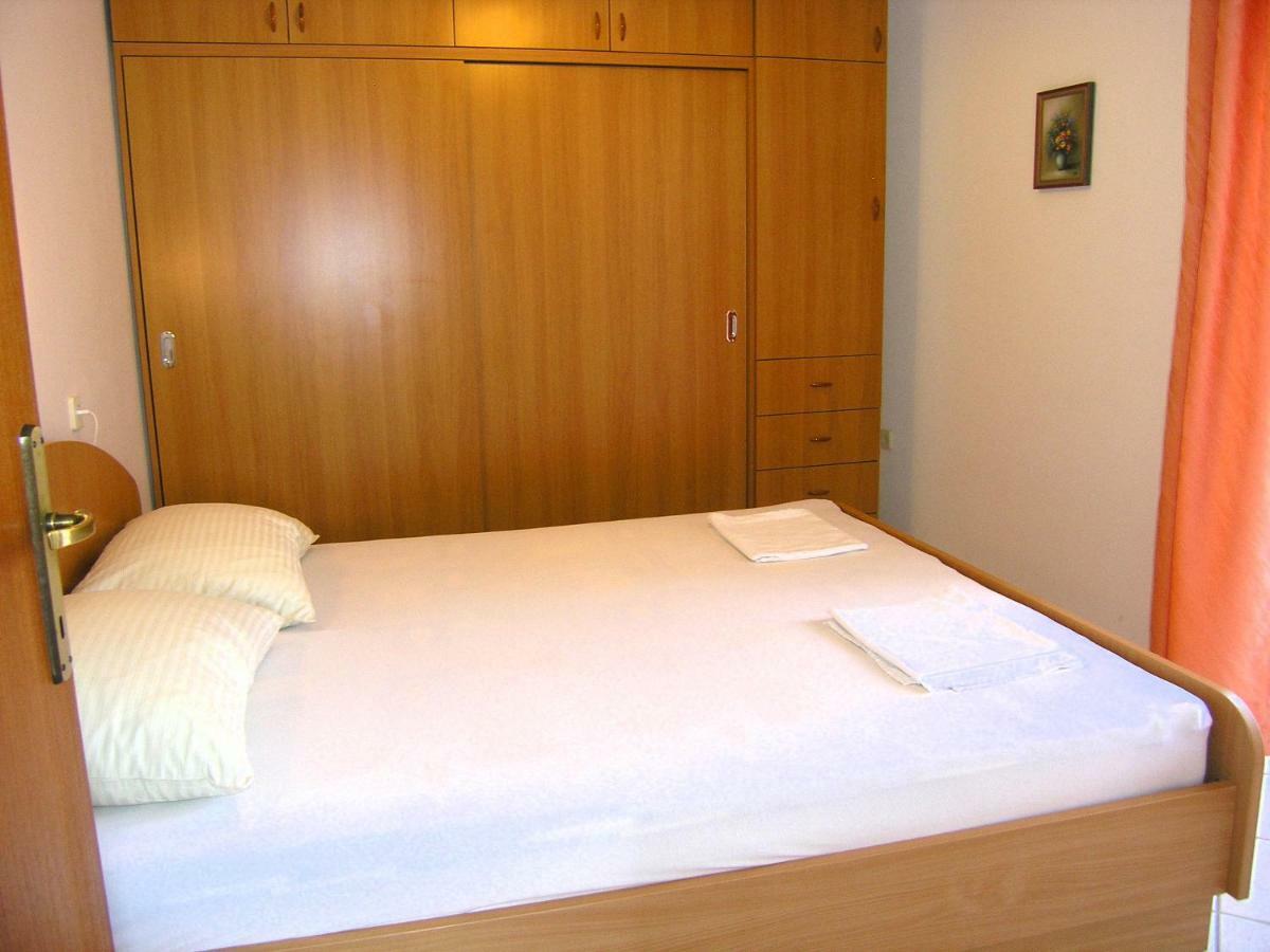 Appartamento Apartman Juric Krk Town Esterno foto