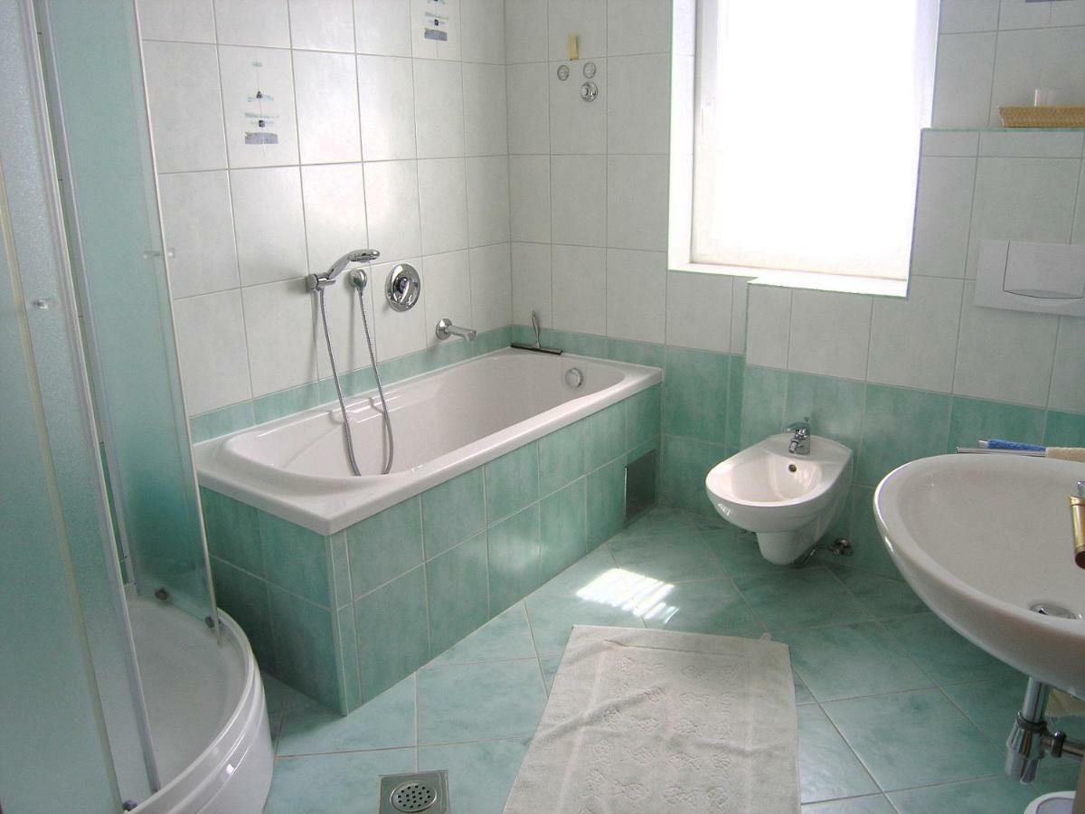 Appartamento Apartman Juric Krk Town Esterno foto