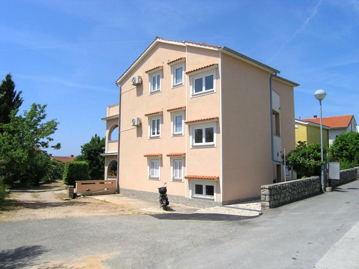 Appartamento Apartman Juric Krk Town Esterno foto