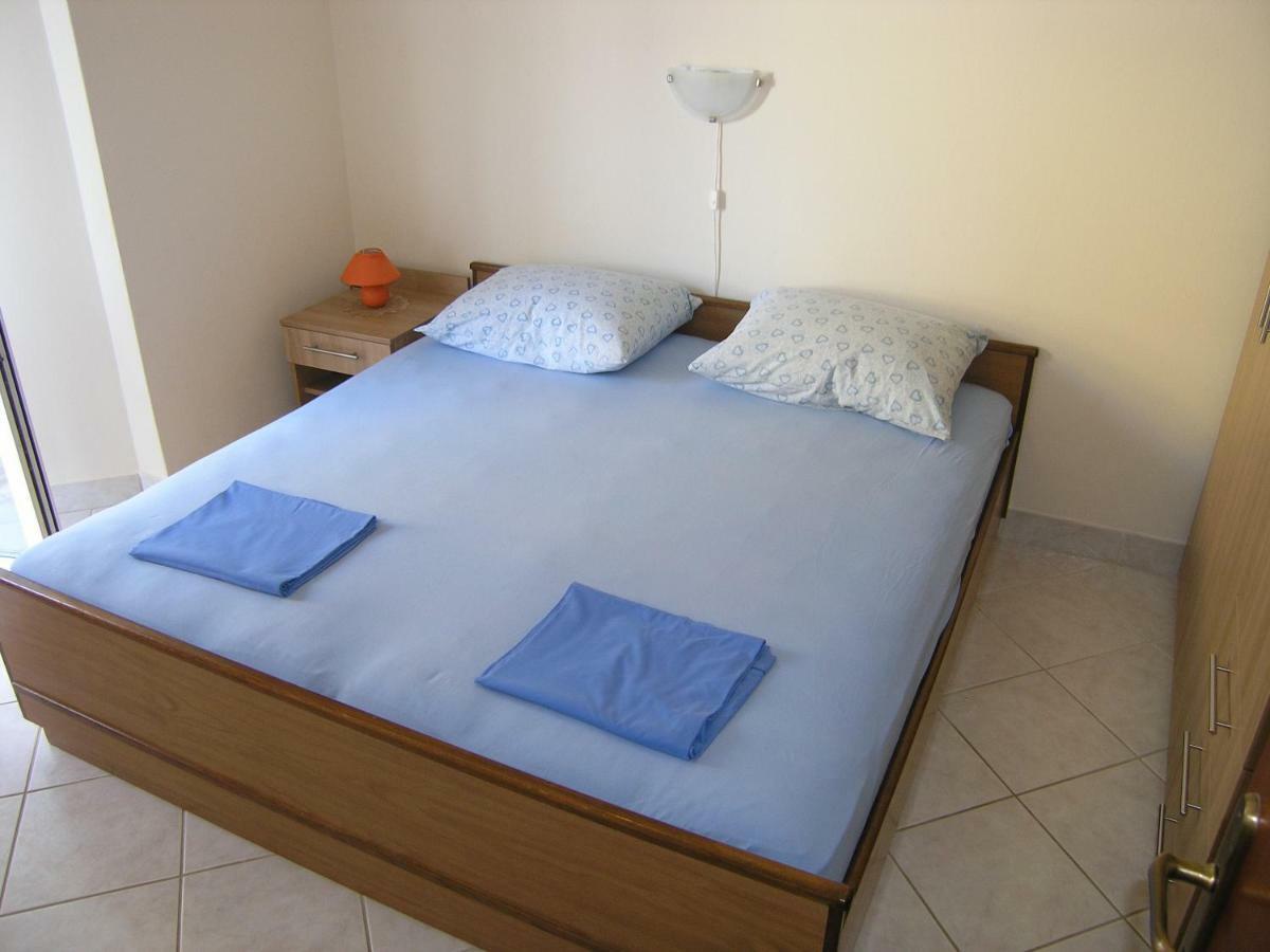 Appartamento Apartman Juric Krk Town Esterno foto