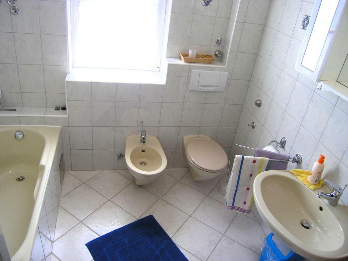 Appartamento Apartman Juric Krk Town Esterno foto