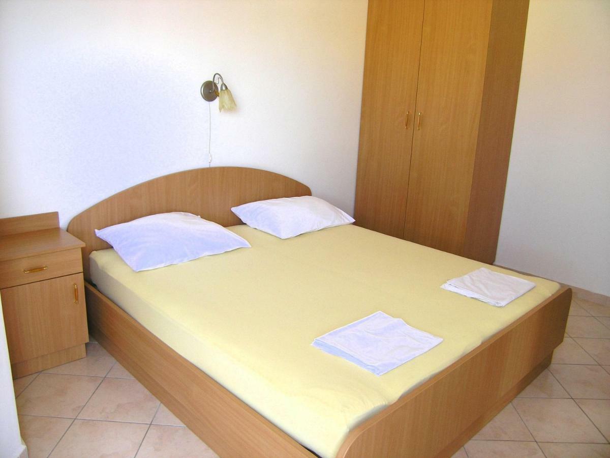 Appartamento Apartman Juric Krk Town Esterno foto