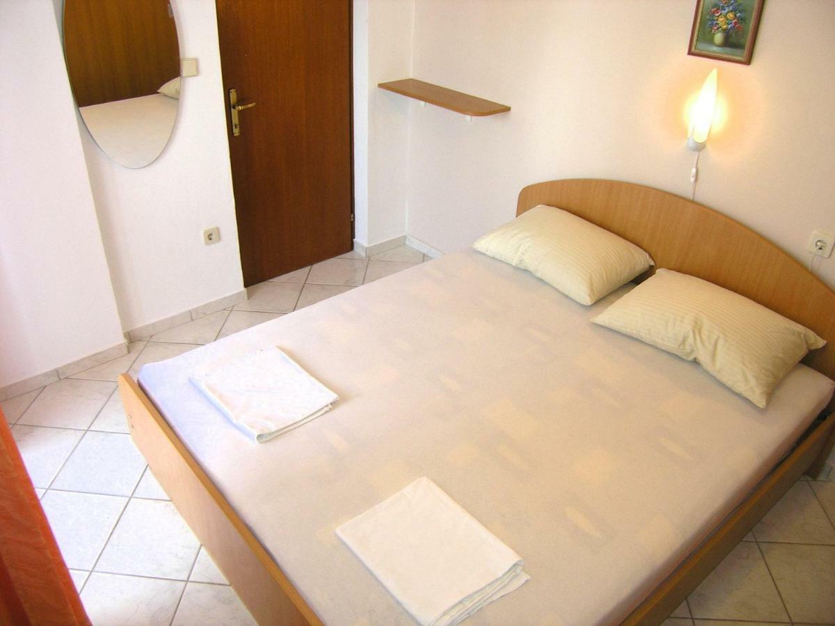 Appartamento Apartman Juric Krk Town Esterno foto