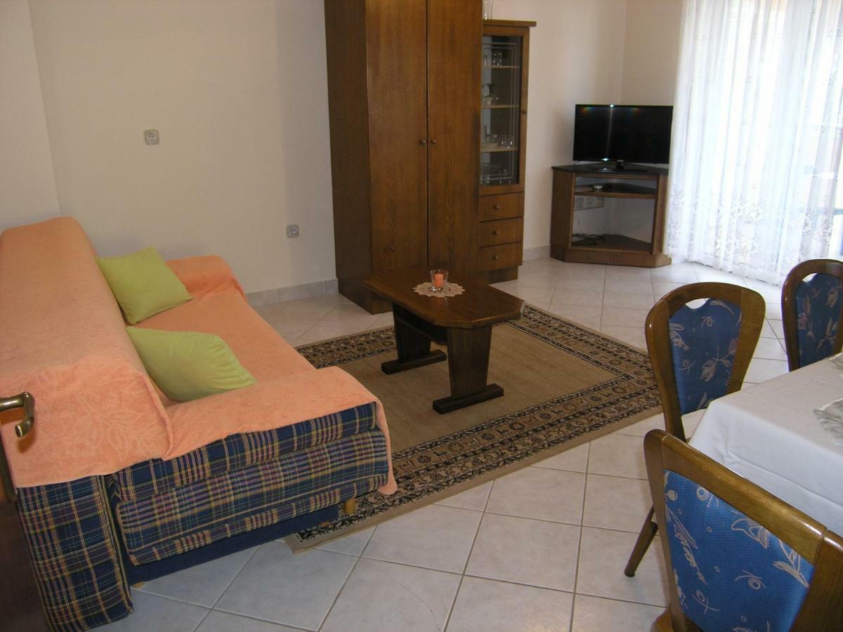 Appartamento Apartman Juric Krk Town Esterno foto