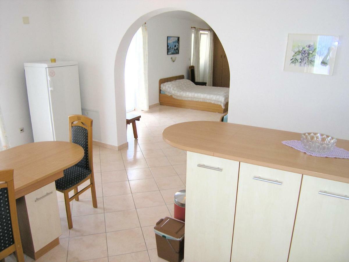 Appartamento Apartman Juric Krk Town Esterno foto