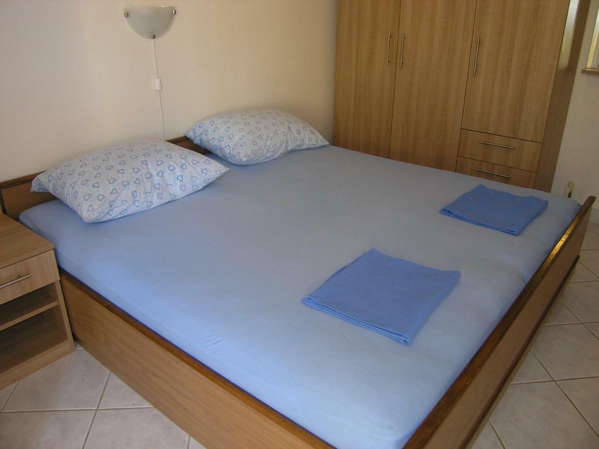 Appartamento Apartman Juric Krk Town Esterno foto