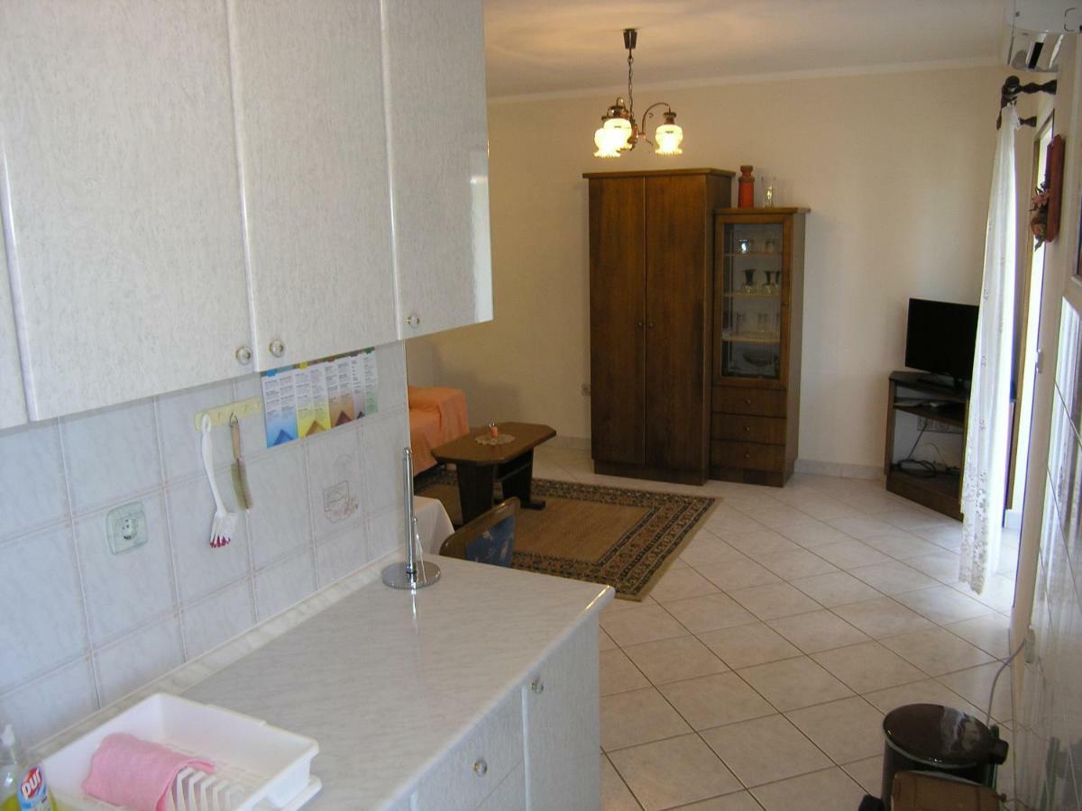 Appartamento Apartman Juric Krk Town Esterno foto