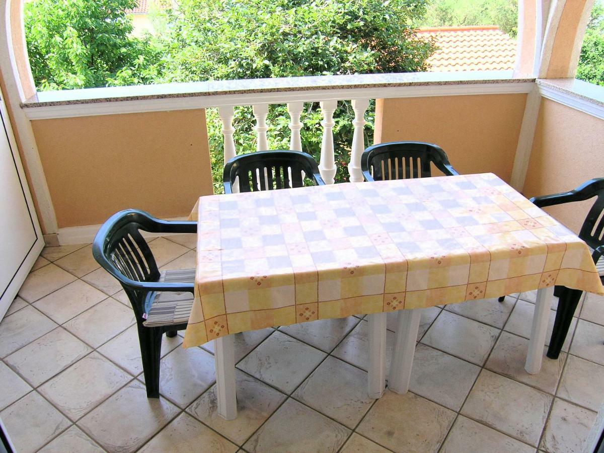 Appartamento Apartman Juric Krk Town Esterno foto