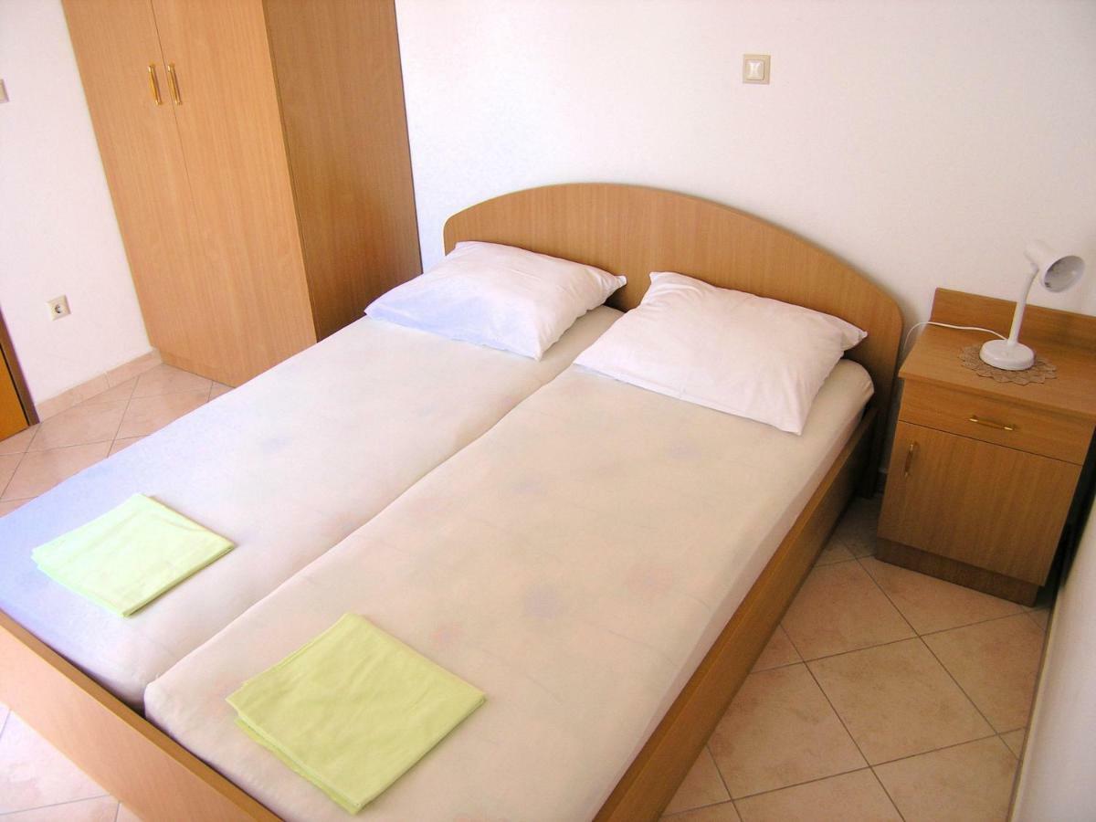 Appartamento Apartman Juric Krk Town Esterno foto