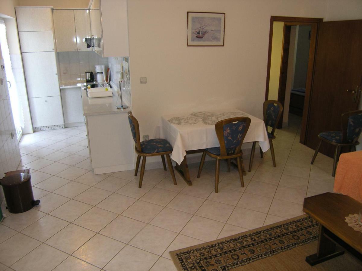 Appartamento Apartman Juric Krk Town Esterno foto
