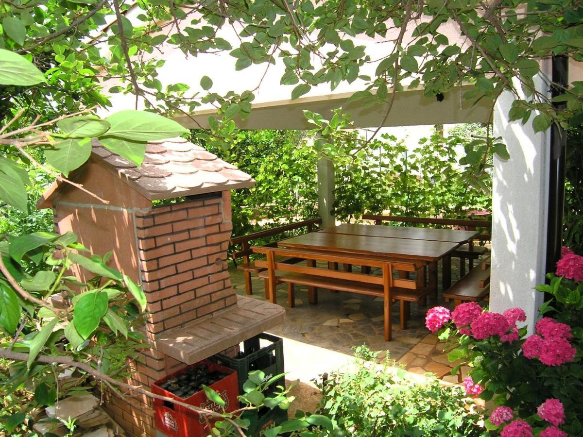 Appartamento Apartman Juric Krk Town Esterno foto
